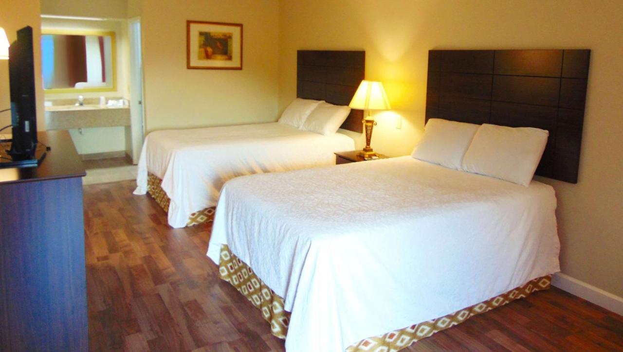 Days Inn & Suites By Wyndham Brewton Экстерьер фото