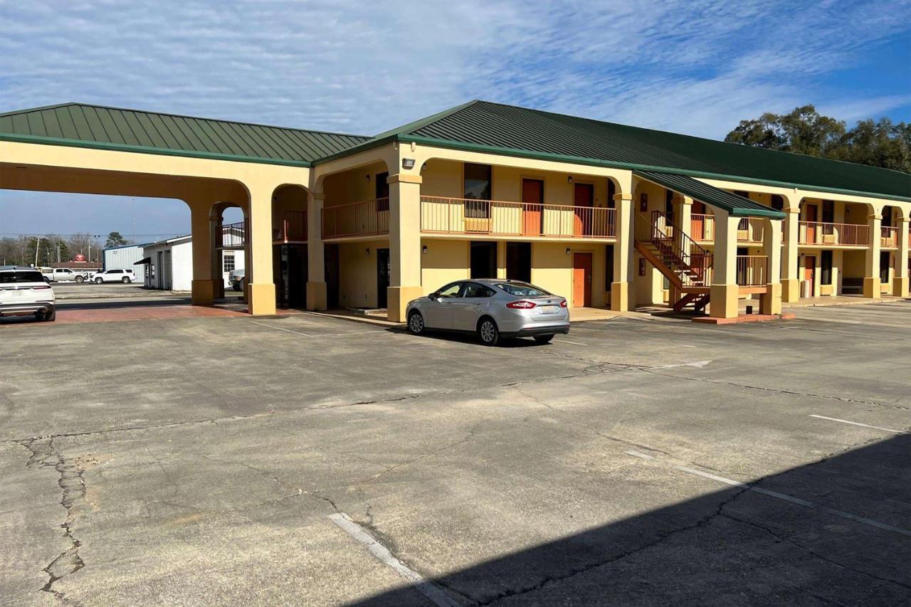 Days Inn & Suites By Wyndham Brewton Экстерьер фото