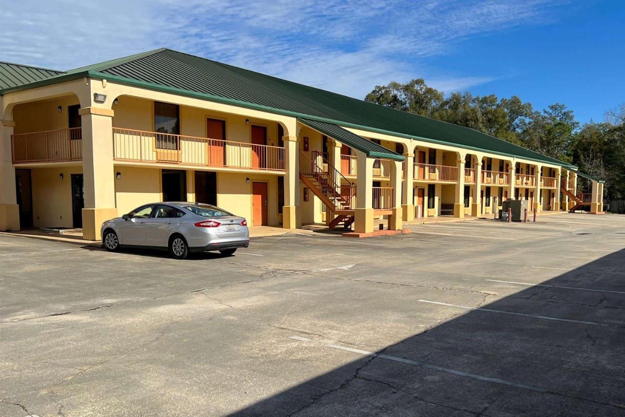 Days Inn & Suites By Wyndham Brewton Экстерьер фото