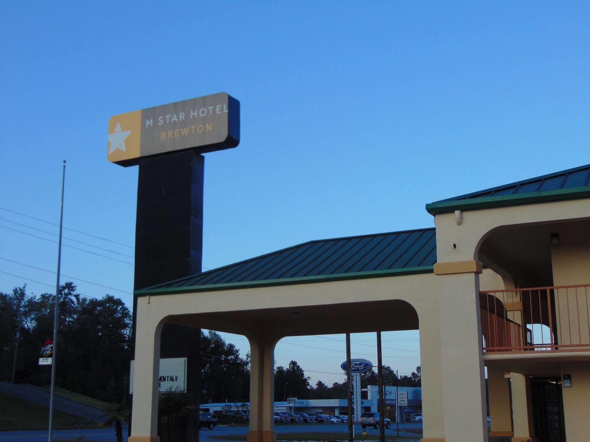Days Inn & Suites By Wyndham Brewton Экстерьер фото